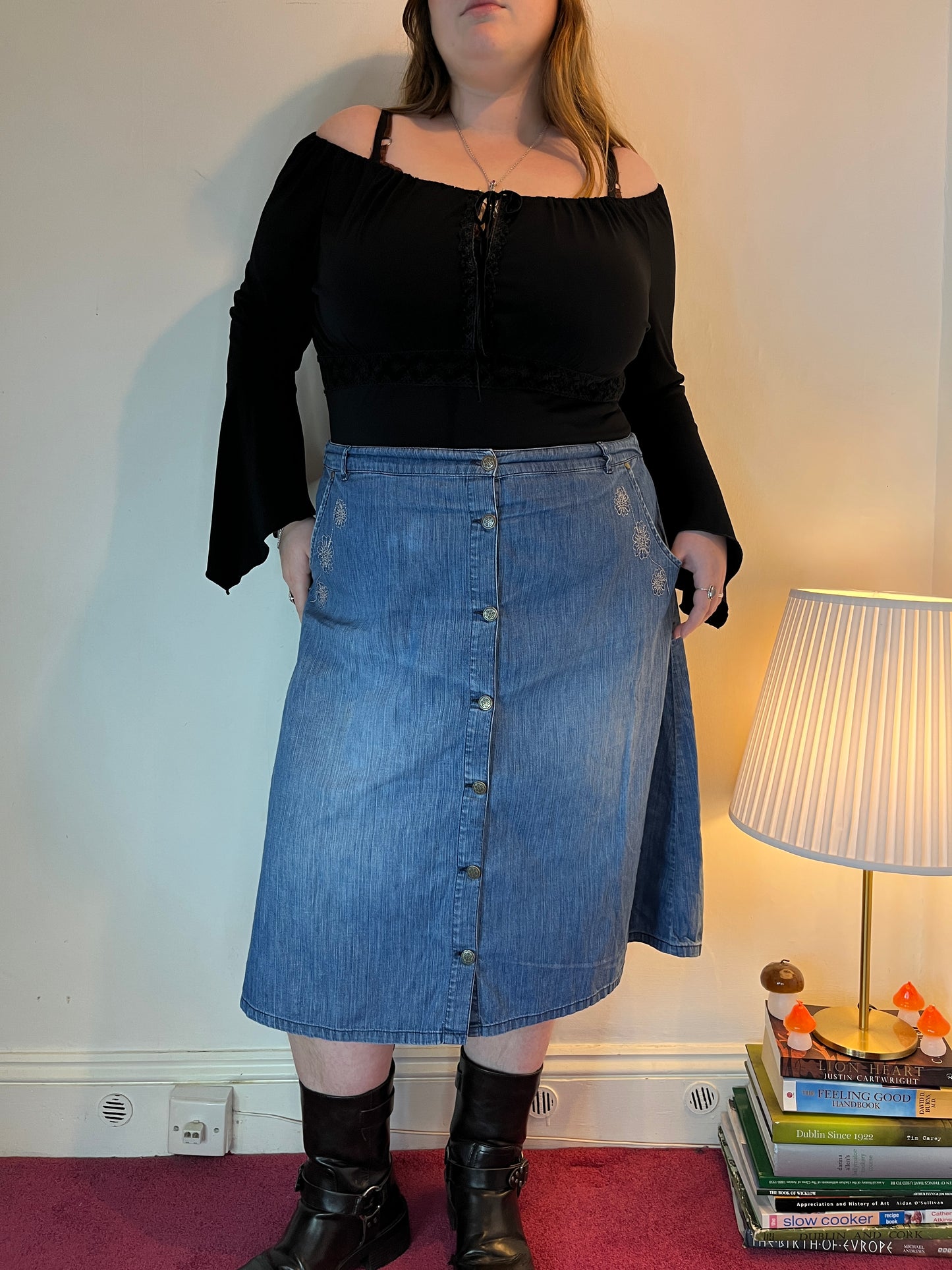 Vintage embroidered denim midi skirt 🦋