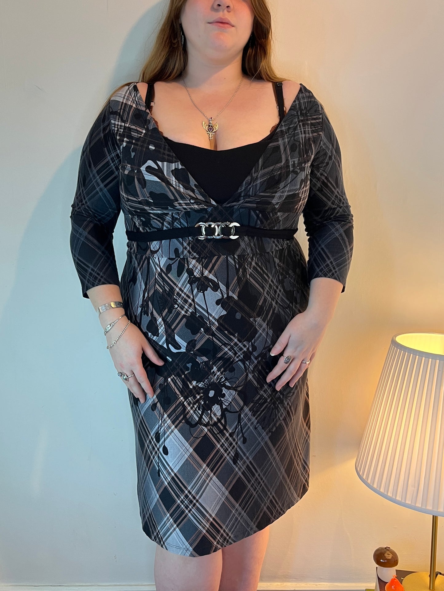 Vintage 90s plaid v neck pencil dress 🩶